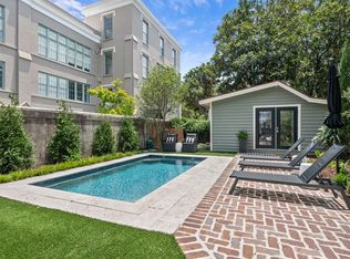 123 Queen St, Charleston, SC 29401