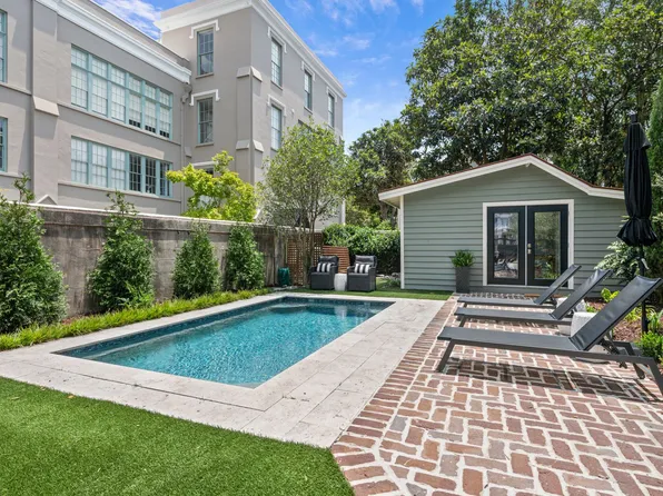 123 Queen St, Charleston, SC 29401