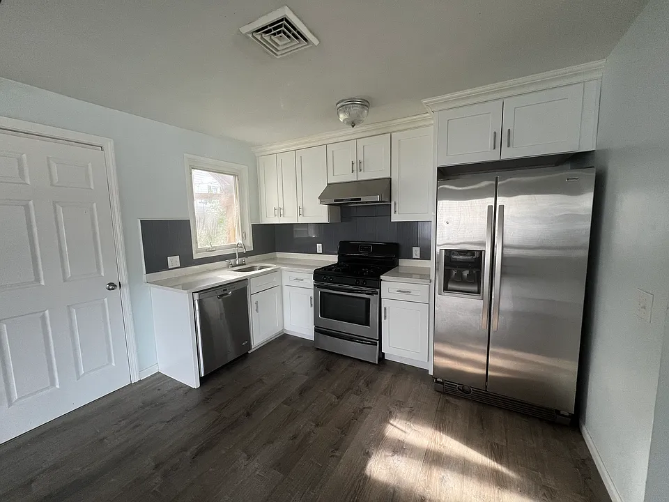 28 Elena St #1