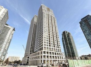 36 Elm Dr W #3209, Mississauga, ON L5B 0N3