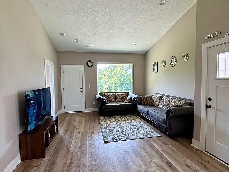 5527 N Sandkey St — Photo 8
