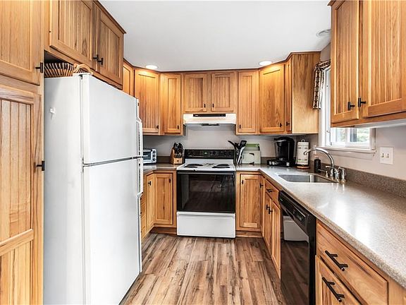 4th image of 327 Cameco Cir