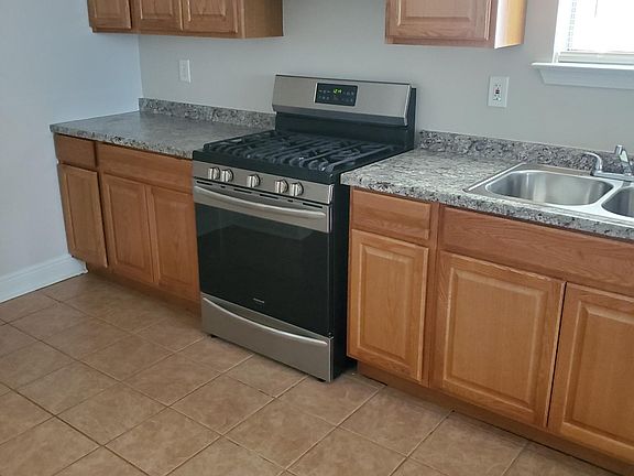 4th image of 8740 Gervais St