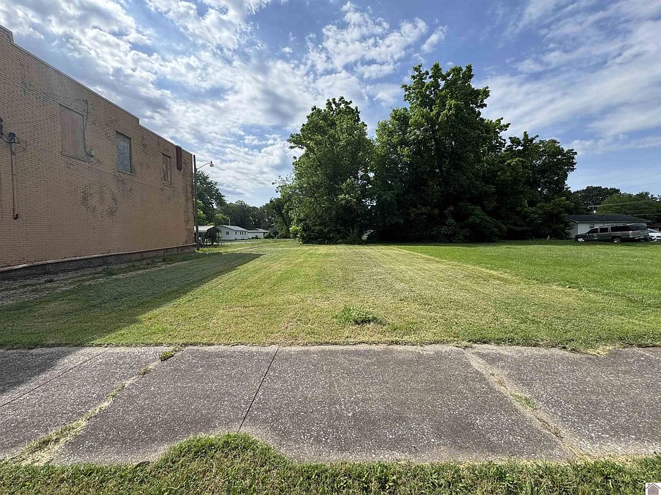 1st image of 822 Clark St