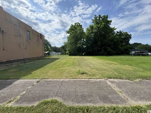 822 Clark St, Paducah, KY 42003