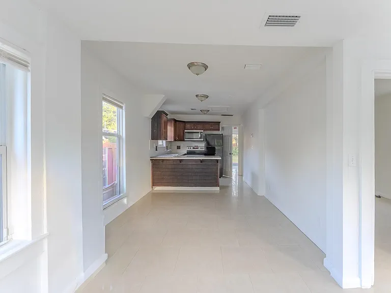 521 S 24th Ave — Photo 8
