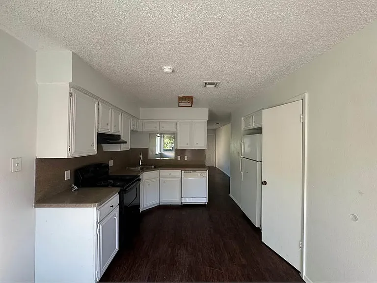 10404 Little Pebble Dr #B — Photo 1