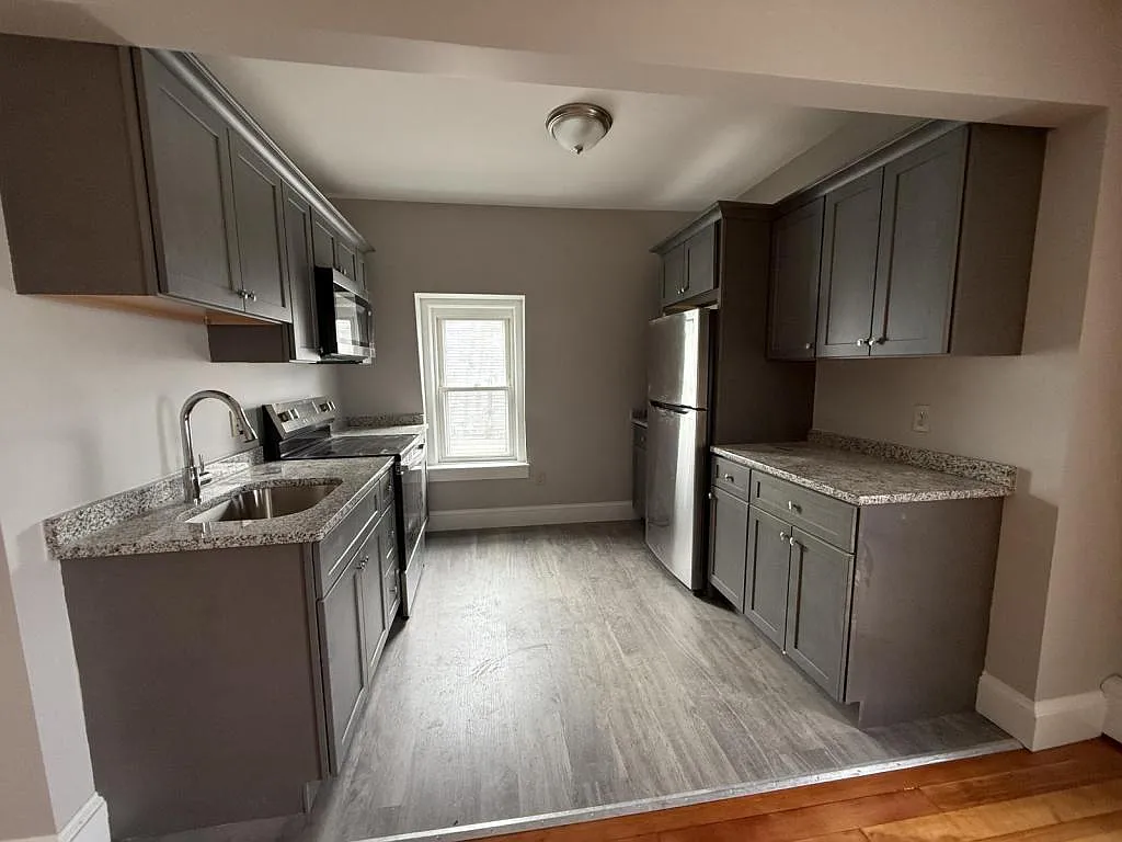 85 Park St — Photo 1