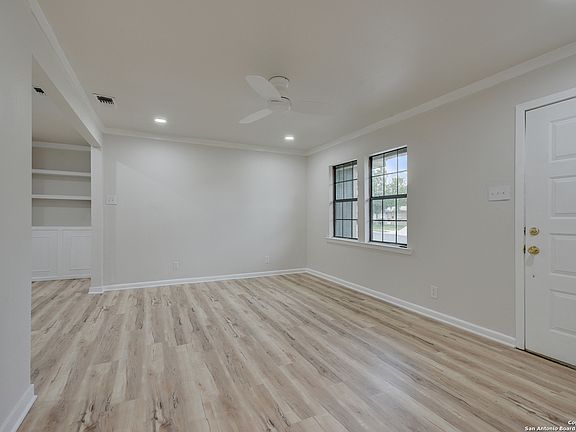 3rd image of 302 STOREYWOOD DR