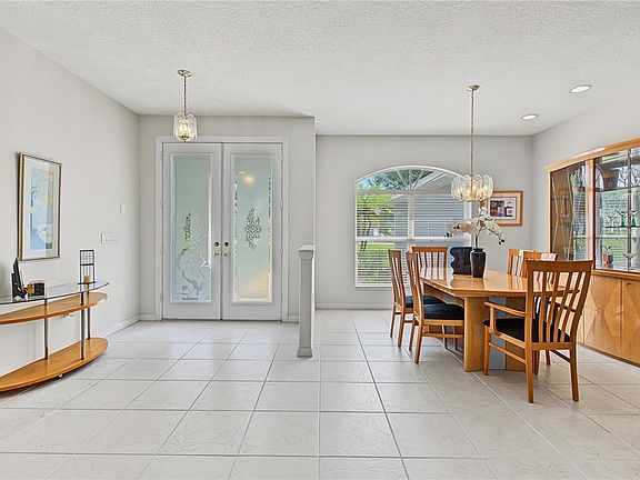 4th image of 915 LAKE THOMAS LANE
