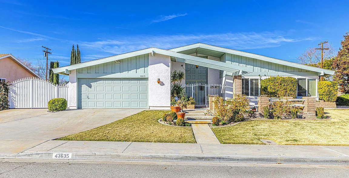 43635 Sugar St photo 1