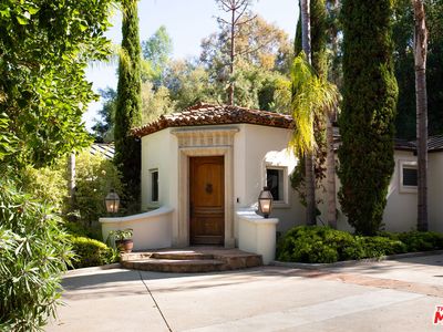 1031 Cove Way, Beverly Hills, CA, 90210