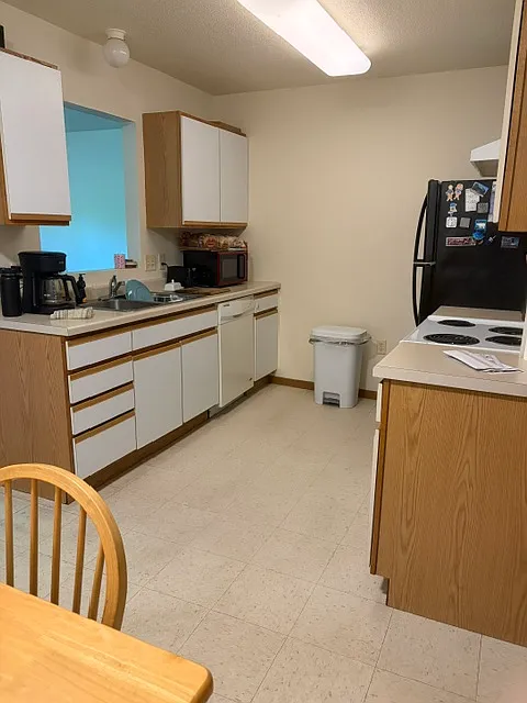 2 bed, 1.5 bath, 1050 sqft, $995 — Photo 2
