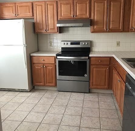 3rd image of 102 Trellis Dr #1