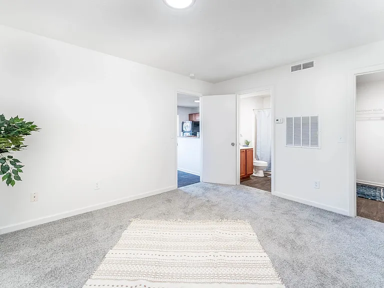 Foxcreek Apartments — Photo 20