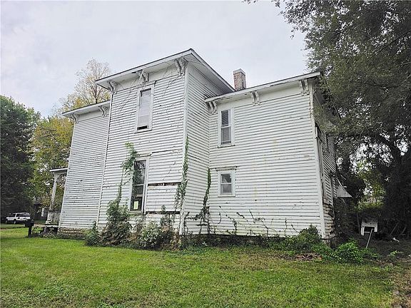 3rd image of 204 S Elm St