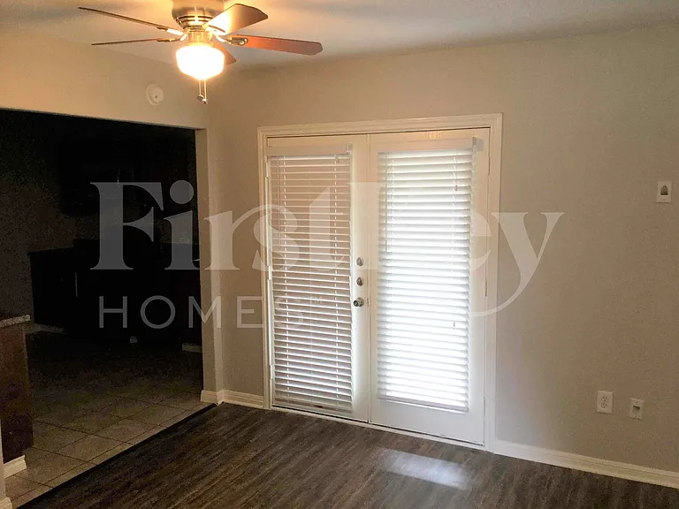 1108 W Camp Cir — Photo 3
