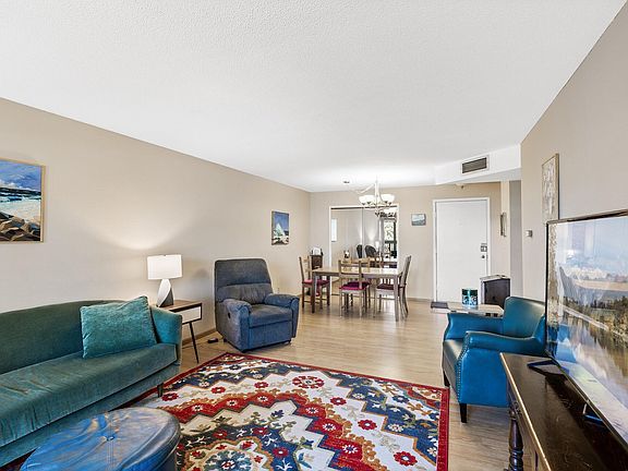 5th image of 130 Demont Ave E APT 249