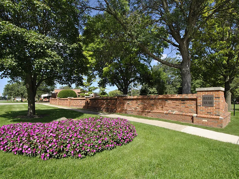 Huntley Square — Photo 16