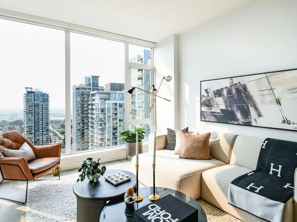 4988 Bennett St #305, Burnaby, BC V5H 2G9