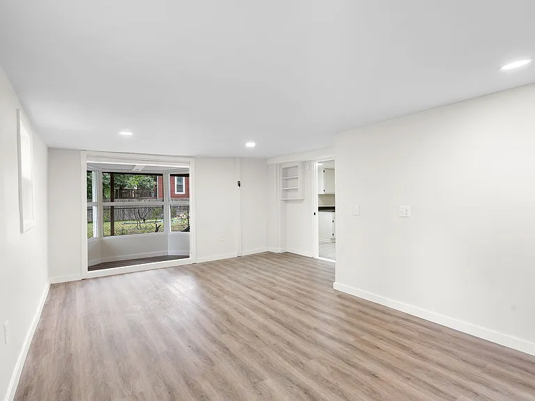 1036 Seymour Ave #B — Photo 13