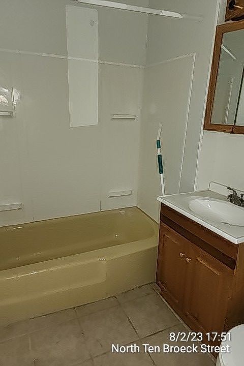 2nd image of 6 N Ten Broeck St Floor 1
