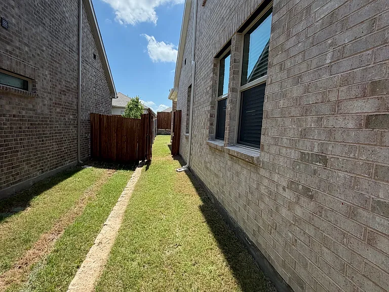 611 Marigold Hill Way — Photo 37