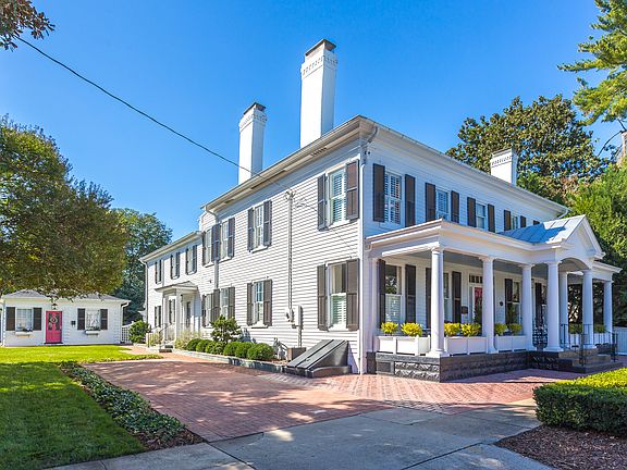 2nd image of 304 Caroline St