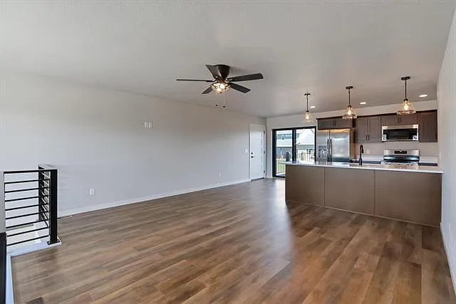 4 bed, 1900 sqft, $2,600 — Photo 2