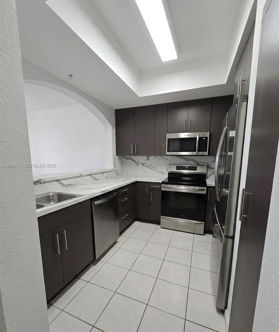 Century Park Condo No 2 — Photo 3