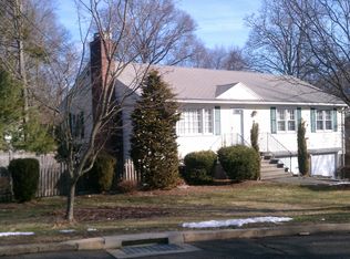 11 Twin Brooks Ln, Fairfield, CT 06824