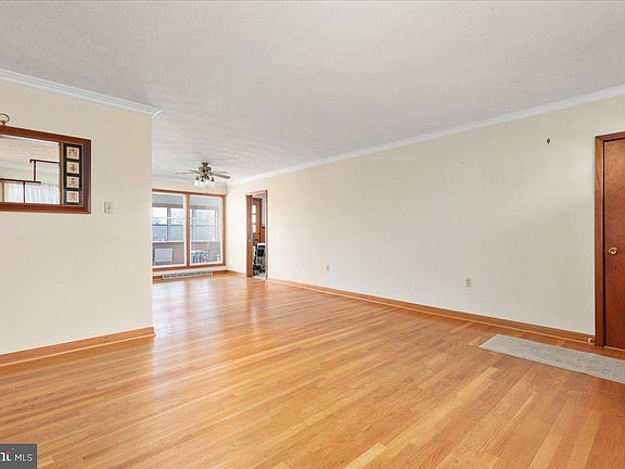 5th image of 405 W King St