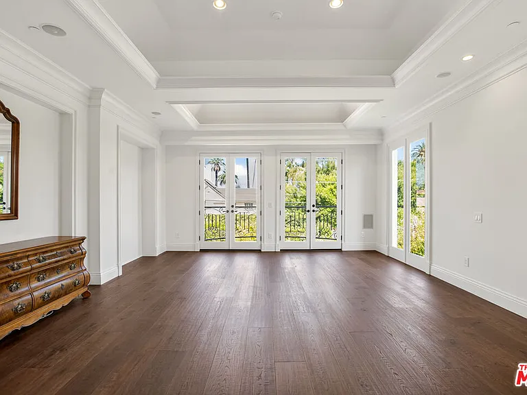 520 N Palm Dr — Photo 22