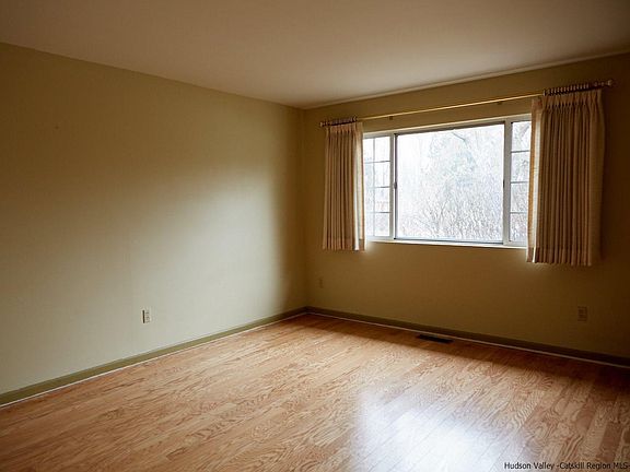4th image of 302 Briarwood Ct