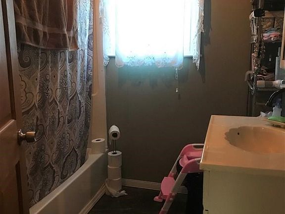 3rd image of 2917 S Euclid Ave