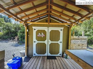 554 County Line Rd, Mouth Of Wilson, VA 24363