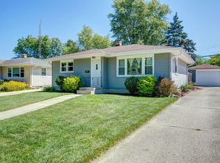 4015 Harding Rd, Kenosha, WI 53142