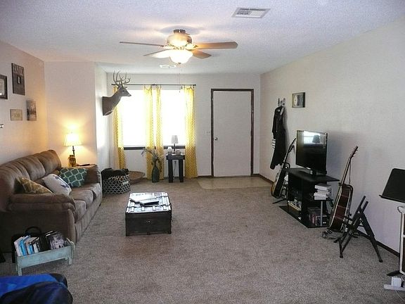 3rd image of 608 Lisa Ln