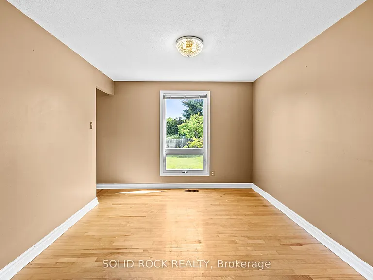 1631 Charbonneau St — Photo 10