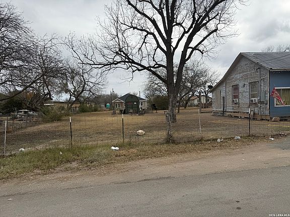 2nd image of 817 W Cargile