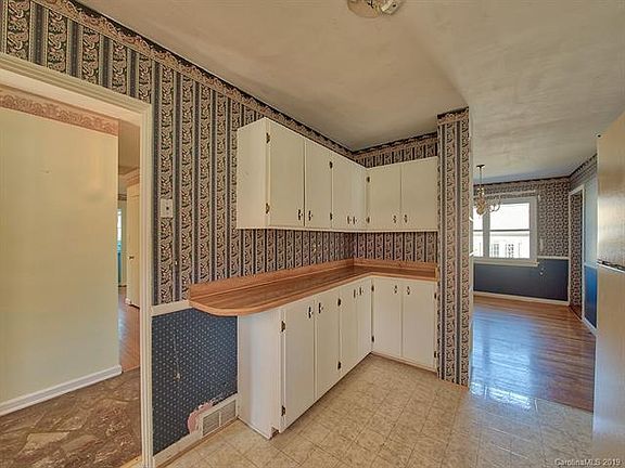 5th image of 297 Grandview Cir