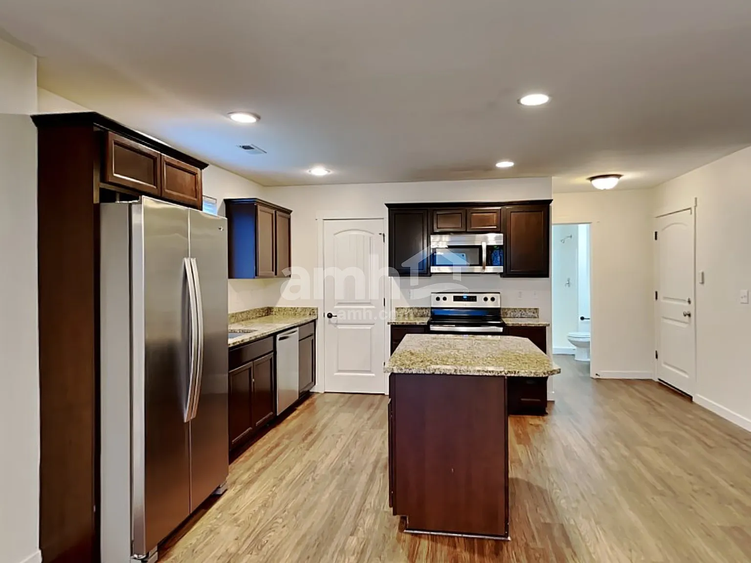5 bed, 2.5 bath, 2302 sqft, $3,245 — Photo 4