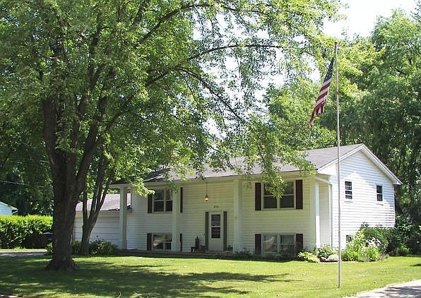 1st image of 3701 Fernwood Ave