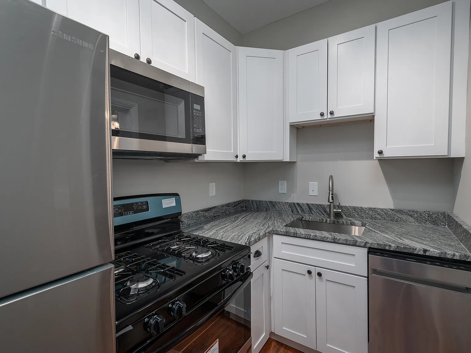 3 bed, 1100 sqft, $1,995 — Photo 4