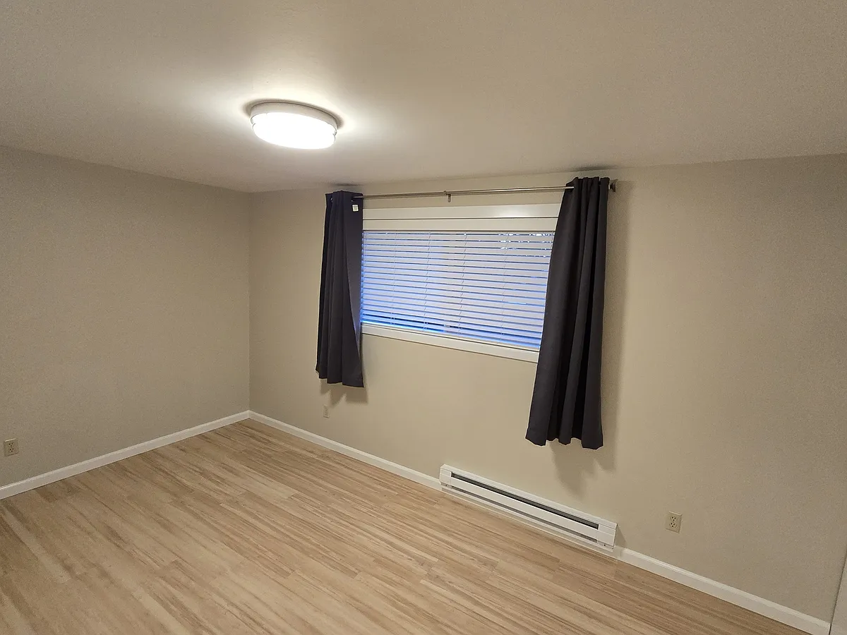 Master bedroom - 11513 NE 87th St #3