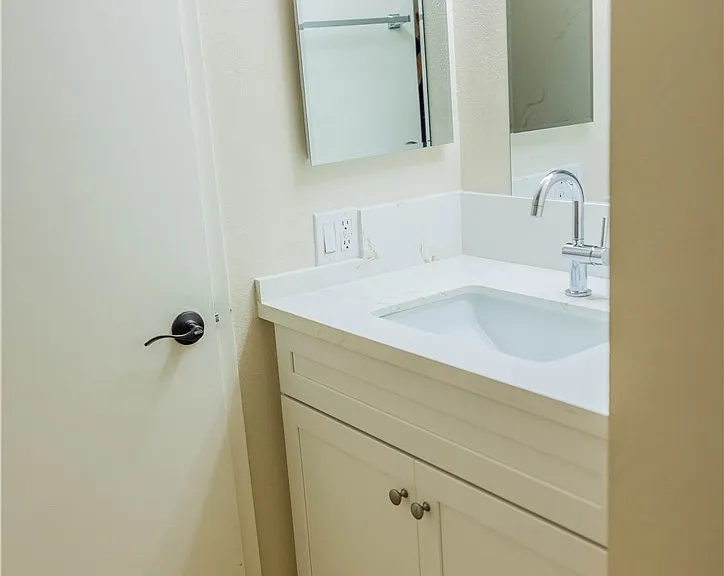 1219 N Edwards St #33 — Photo 24