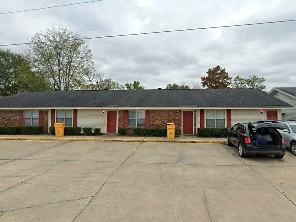 2 bedroom 1 bathroom 950sqft apartment