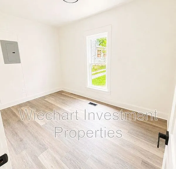 514 N Shore Dr — Photo 2