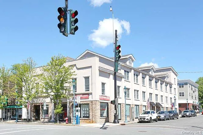 Building Photo - 21 E Central Ave #302
