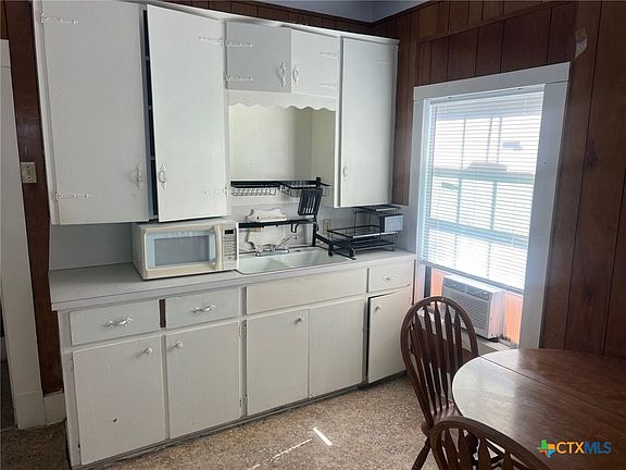 3rd image of 404 Nelson St